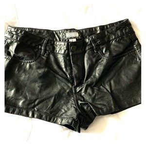 F21 Stretch Leather Shorts Size 28, 6/7 in women